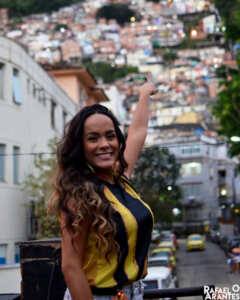 Rainhas do Samba: Raphaela Gomes completará 18 anos de desfiles pela São Clemente