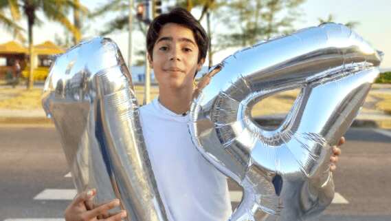 Guel Villela comemora a chegada de seus 14 anos, cercado de muito amor e alegria