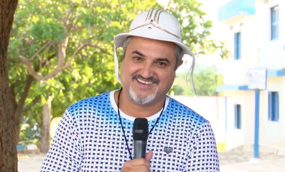 O apresentador Odair Terra visita casa que Luiz Gonzaga viveu (Foto: Divulgação/ Reis Comunica)