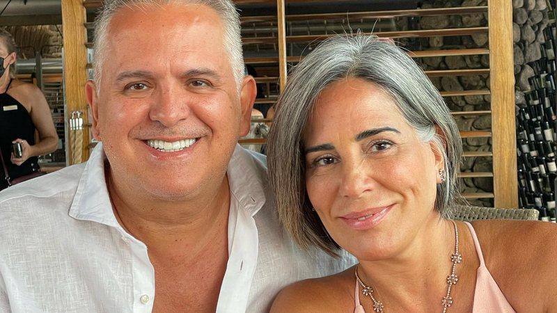 Gloria Pires curte dia de folga na piscina com o marido: ''No paraíso''