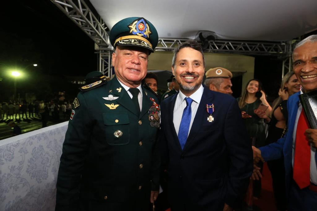 Ex-secretário de Turismo da Bahia recebe Medalha do Mérito Policial Militar em Salvador - Fotos Ag.FPontes/ Divulgação