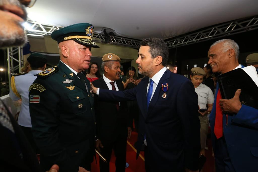 Ex-secretário de Turismo da Bahia recebe Medalha do Mérito Policial Militar em Salvador - Fotos Ag.FPontes/ Divulgação