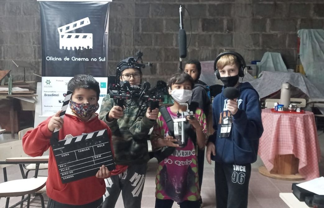 Crianças no Projeto Oficina de Cinema no Sul - Foto Bernardo Tolardo