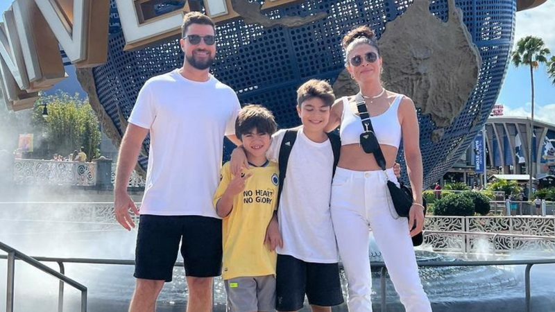 Juliana Paes curte passeio em parque de diversão de Orlando ao lado da família: ''Dia inacreditável!''
