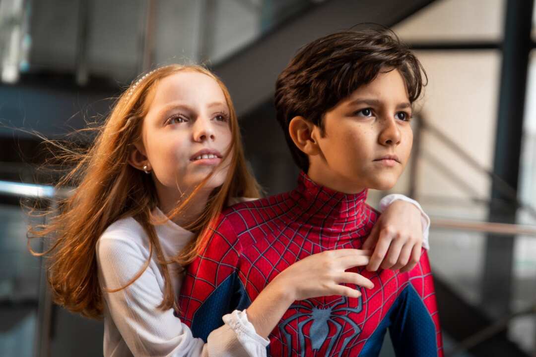 Laís Luna e Daniel Nini realizam ensaio fotográfico na versão Kids do filme 'Homem - Aranha 3'