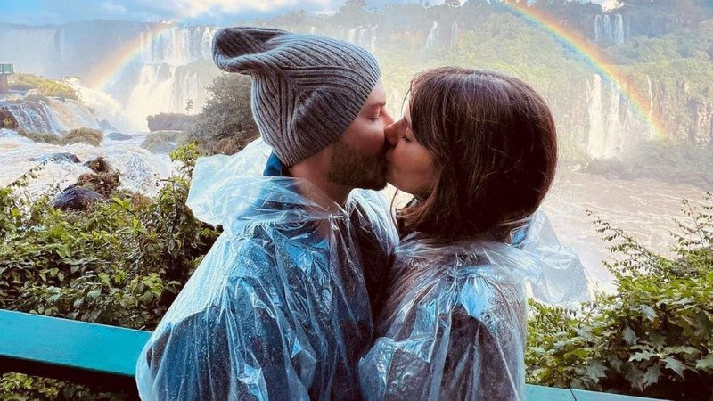 Camila Queiroz e Klebber Toledo surgem coladinhos em clima de romance: "Meta" - Foto: Divulgação / Instagram