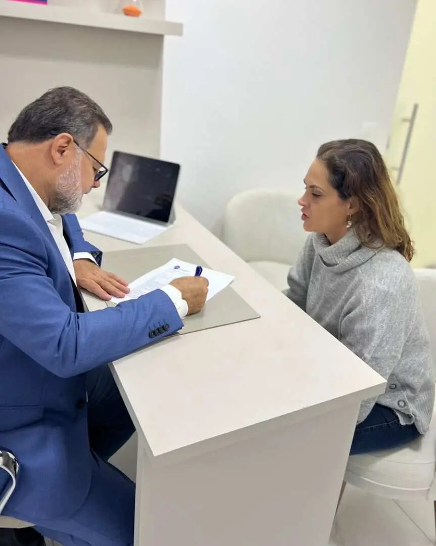 Ex-Masterchef Aritana Maroni, Nota Calvície E Busca Por Tratamento Capilar Com Dr. Alvaro Tulio Fortes 4 Dr. Alvaro Tulio Fortes E Aritana Maroni - Foto Kauan Forte / Renato Cipriano - Divulgação