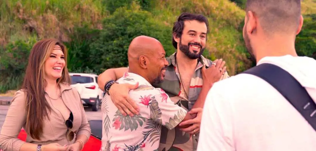 Prestes A Estrelar Um Musical, Ator Ronnie Marruda Ressurge Em Clipe Da Banda Mahi 2 Ronnie Marruda Em Clipe Da Banda Mahi - Foto: Divulgação Mahi