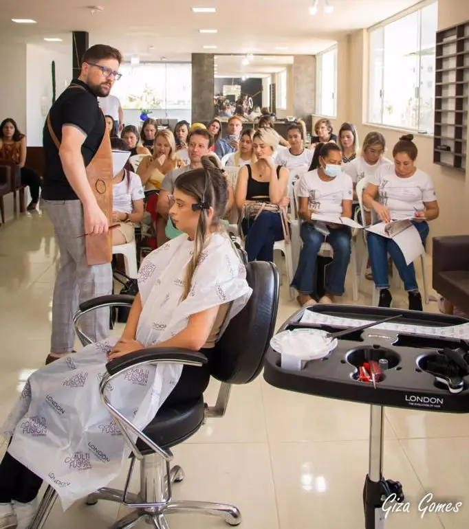 Empresário, Educador E Cabeleireiro Bruno Rupf Proporciona Crescimento De Profissionais E Empresas Da Beleza Aquecendo A Economia Do Setor 5 Bruno Rupf Em Treinamentos Profissionais - Foto Giza Gomes
