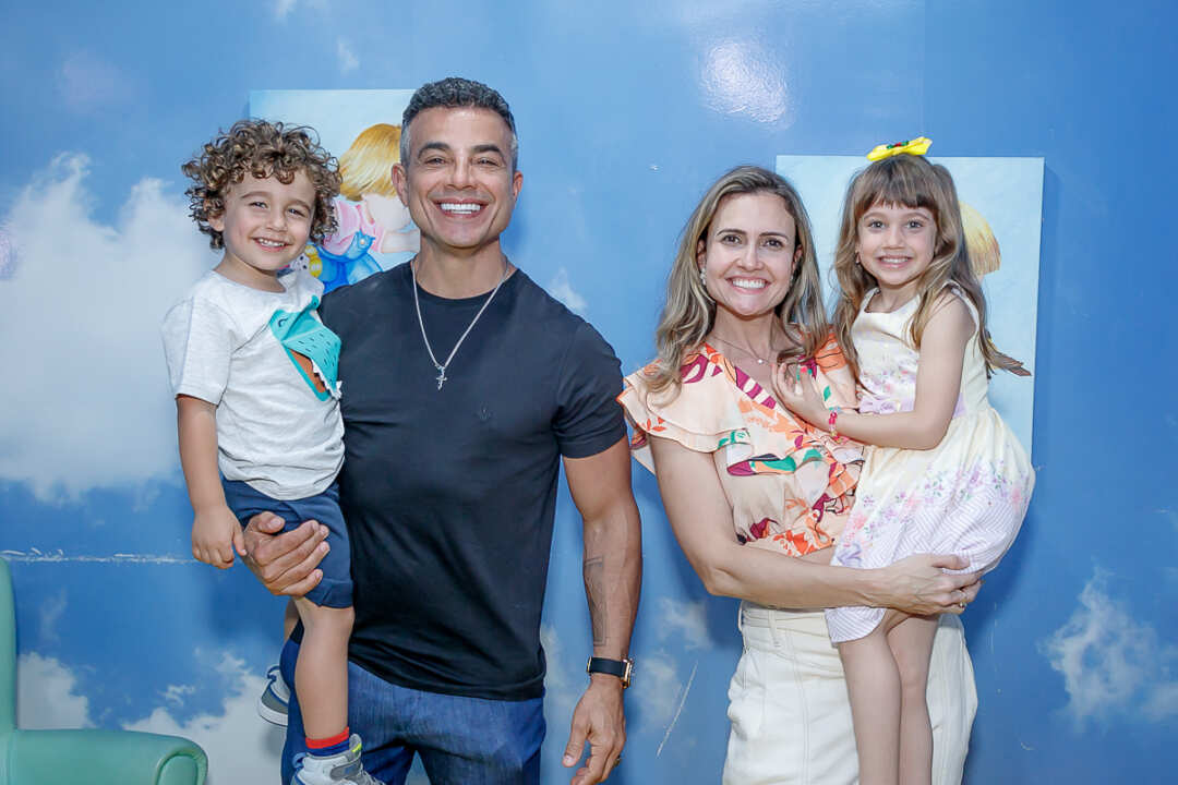 Anderson com o filho Matteo e a esposa Taíse Galante com a filha Helena - Foto: Viviane Sodré / Renato Cipriano - Divulgação