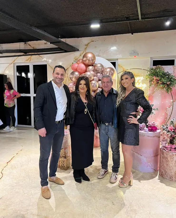 Apresentadora Fernanda Comora Comemora Em Grande Estilo E Requinte Seu Aniversário! 5 Francisco, Samira E Jair Tribulato Com Fernanda Comora - Foto: Victor Lacorte / Renato Cipriano - Divulgação