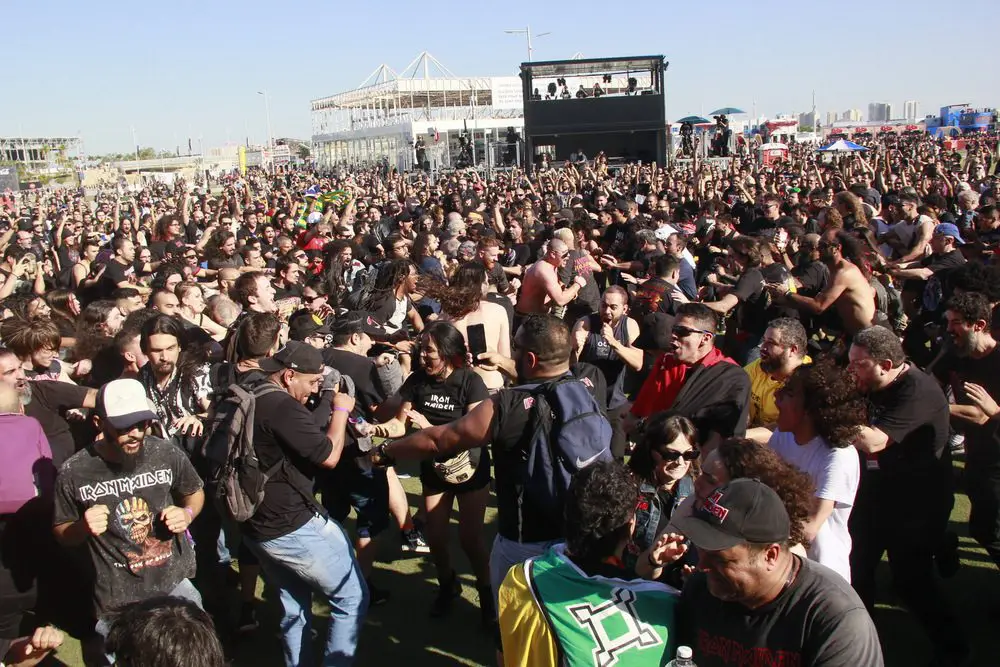 Fãs De Heavy Metal Curtem O Primeiro Dia De Rock In Rio 3 Mg 6144 Egobrazil