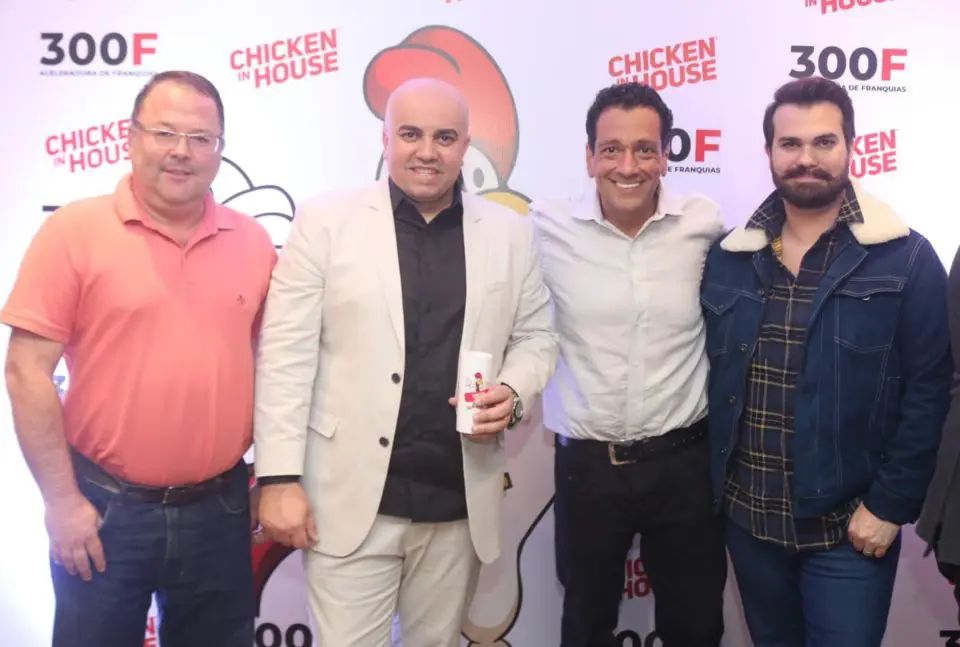 Charles Do Bronx Assina Contrato Com A Marca Chicken In House 3 Whatsapp Image 2022 09 06 At 16.04.33 1 Egobrazil