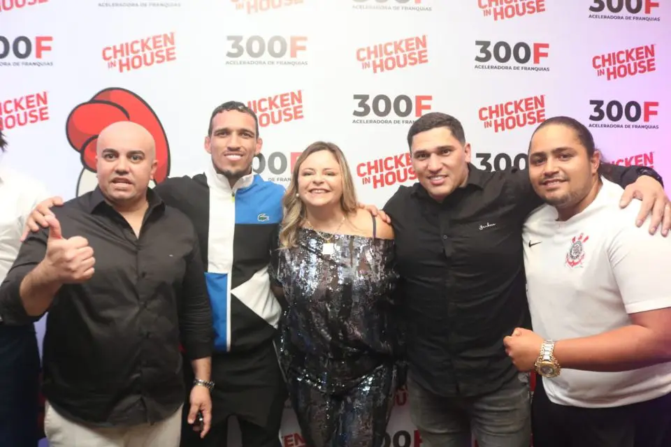 Charles Do Bronx Assina Contrato Com A Marca Chicken In House 4 Whatsapp Image 2022 09 06 At 16.04.33 2 Egobrazil