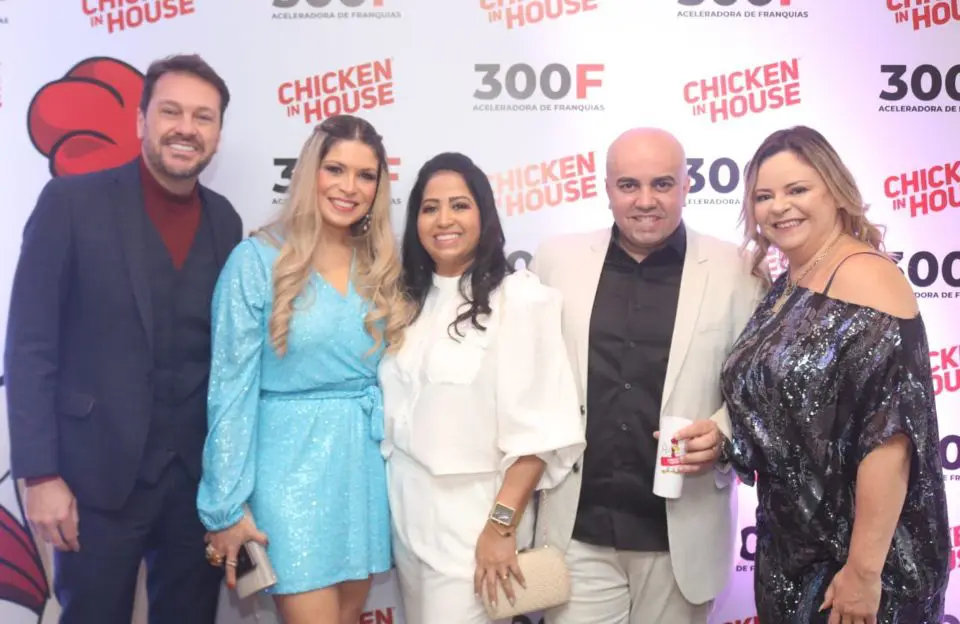 Charles Do Bronx Assina Contrato Com A Marca Chicken In House 2 Crédito Da Foto: Divulgação