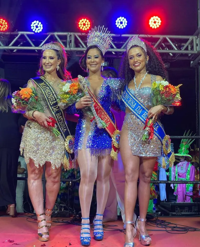 Pérola Apresenta Fantasias, Nova Corte E Coroa Roberta Miranda Como Majestade E O Sabia 2 Madrinha Vanessa Aggio, Rainha Ana Itikawa E Princesa Joyce Rocha - Crédito Da Foto: Reprodução Instagram @Oficialperolanegra