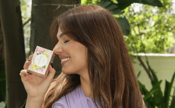 Isis Valverde e nomeada embaixadora de uma marca de fragrância Francis