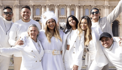 Após separação, Lexa busca refúgio com a família no Vaticano