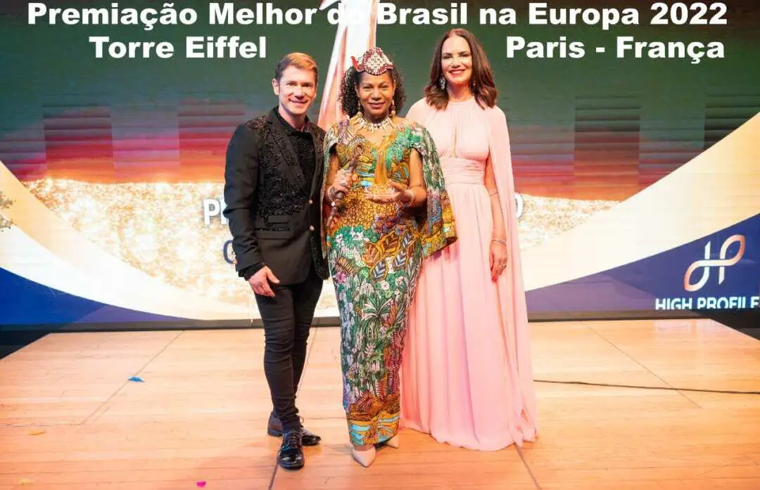Luiza Brunet E Rafael Dos Santos Apresentam Evento Na Torre Eiffel 2 Luiza Brunet E Rafael Dos Santos Apresentam Evento Na Torre Eiffel