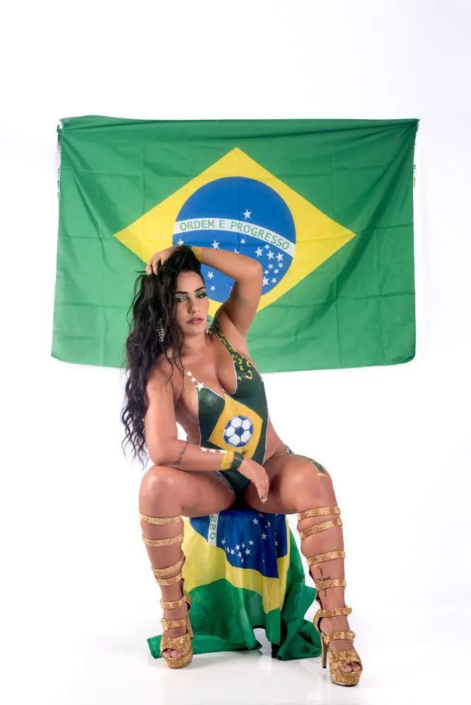 Lu Lobo Realiza Pintura Corporal Em Homenagem À Copa Do Mundo 2 Lu Lobo Fotos Augusto Rene 1 Egobrazil