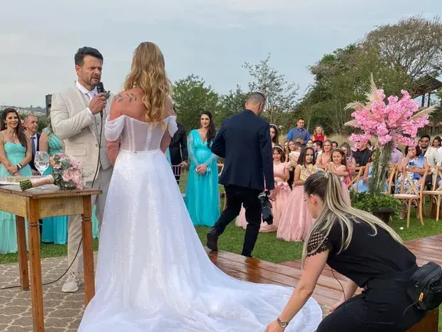 Viviane Di Felice, de 47 anos, se casou, nesta quinta-feira (20), em Socoraba