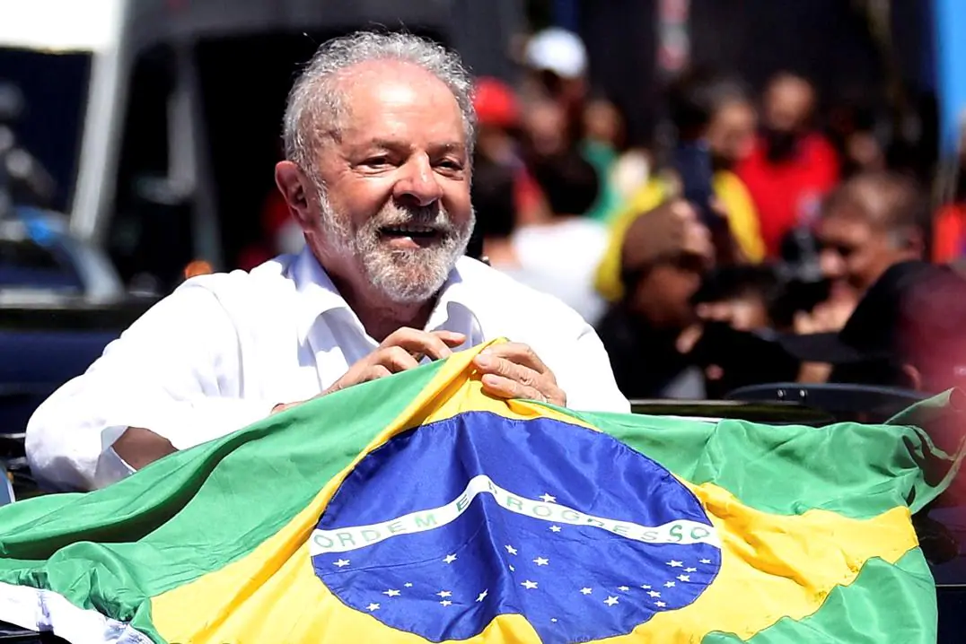 Luiz Inácio Lula da Silva (PT) é eleito presidente pela terceira vez