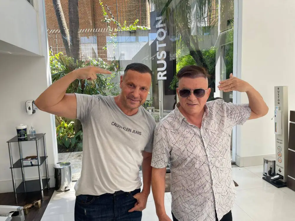 Chitãozinho Aparece Mais Cabeludo E Faz Brincadeira Comparativa Ao Ator Keanu Reeves 2 Dr. Antonio Ruston E Chitãozinho - Foto: Roneia Forte / Renato Cipriano - Divulgação