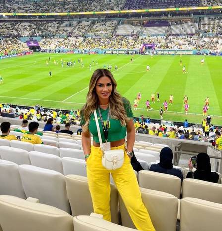 Mariane Bernardi, namorada do pai de Neymar, assiste ao jogo do Brasil no Catar Foto: Reprodução-Instagram