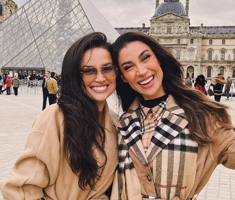 Juliette e Boca Rosa foram impedidas de entrar em um restaurante em Paris por conta de suas roupas (Foto: Instagram)