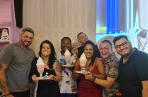 Ex BBBs e outros famosos se reúnem no Frida Bistrô no Tatuapé