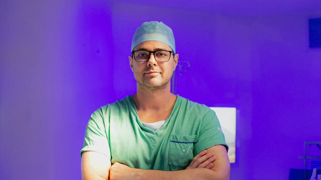 Dr. Laertes Thomaz Junior explica a importância de escolher um cirurgião plástico especializado