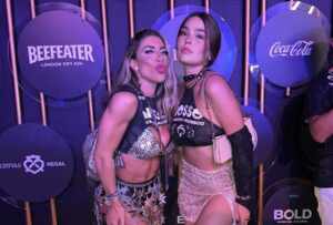 Influencer Laís Cristina e Tati Minerato curtem Desfile das Campeãs no RJ