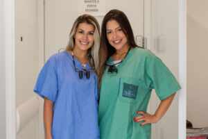 Ex-BBB Laís Caldas inicia curso com a Dra. Cintia Carvalho, expert em implantes capilares
