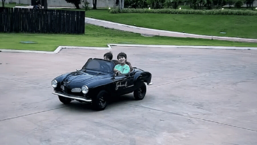 Gusttavo Lima Mostra Filhos Acelerando Mini Carro Egobrazil