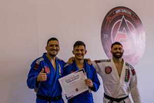 Atleta de jiu-jítsu Luan Giacomini divide treinos e gravação de conteúdo