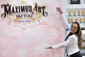 Conheça Joy Maximus, a tatuadora de luxo para o público feminino!