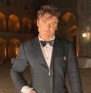 Fotógrafo brasileiro fotógrafa modelo trans e recebe indicações a prêmio internacional