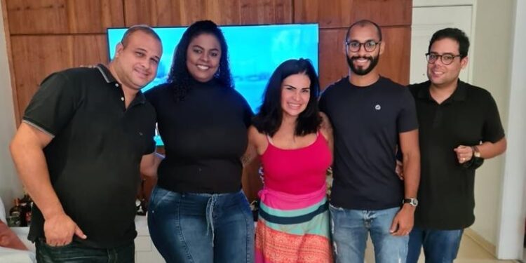 Felipe Falcão, Solange Gomes e equipe - Foto: Reprodução Instagram