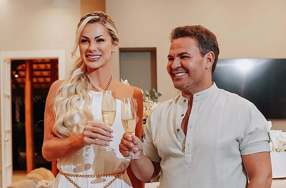 Eduardo Costa e Mariana Polastreli se casam no civil em cerimônia simples