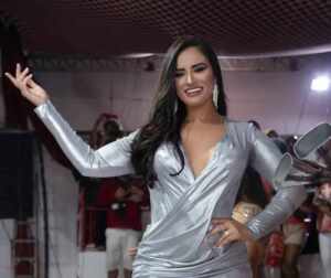 Missão dupla! Além de rainha de bateria, Nathalia Hino assume posto de madrinha dos Passistas