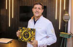 Dr. Gabriel Lembo é um renomado dentista com mais de 23 anos de experiência na área de reabilitação estética funcional