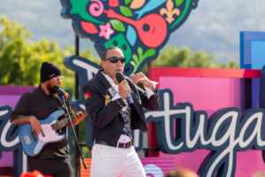 Netho Vidigal é do Brasil e canta na TV em Portugal no dia das mães