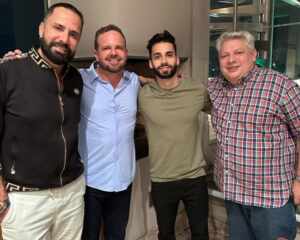 Latino recebe Wagner Nolasco em sua casa em São Paulo