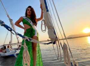 No Egito, influencer brasileira Mariani Piaget briga pelo título de “Miss Elite World 2023”