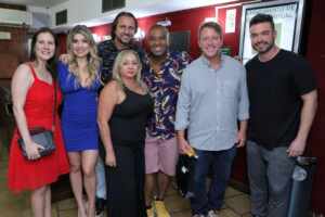 Sérgio Hondjakoff prestigia a peça ‘Velório à Brasileira’ no Teatro Vannucci, no shopping da Gávea