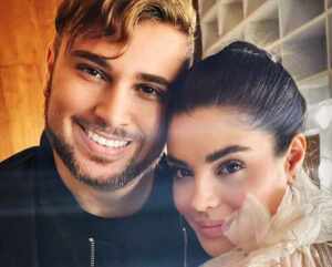 Celebridades e influenciador digital Awdruhey Makjhello marcam presença na temporada de moda