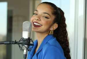 Dia do Dublador: “Laura Castro: A Versátil Dubladora e Artista Multitalentosa”