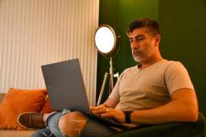 Conheça o Diretor Oscar Zinelli: Intercâmbio Cultural e Premiado como Melhores do Ano