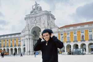 DJ Braga curte férias na Europa: “Escolhi a Europa em busca de conhecer novos lugares e culturas”