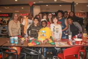 Fã da Série D.P.A – ‘Detetives do Prédio Azul’, Jullia Roque comemora aniversário temático